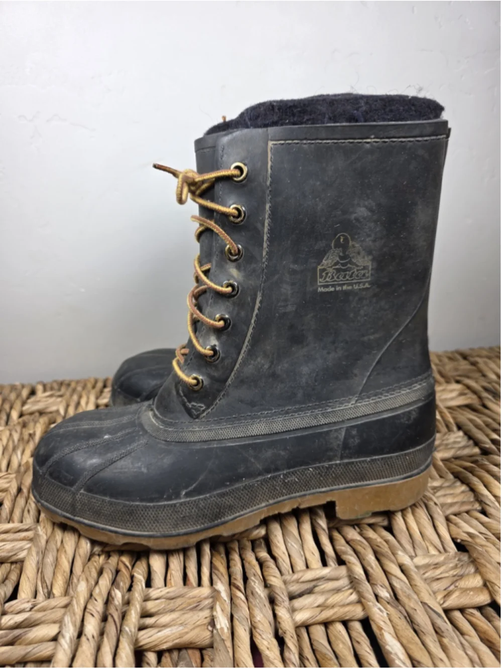 Vintage Bata Made in USA Lace-Up Insulated Rubber Winter Boots Sz 7